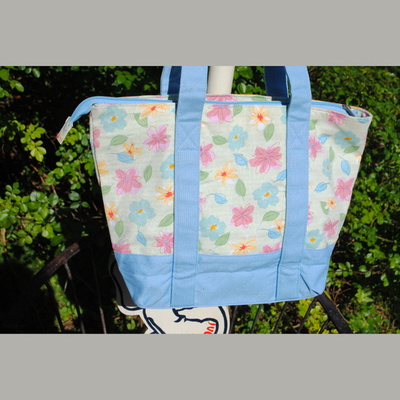 LONGEBERGER Small Zipper Tote in Blue & Floral - Picture 3 of 8